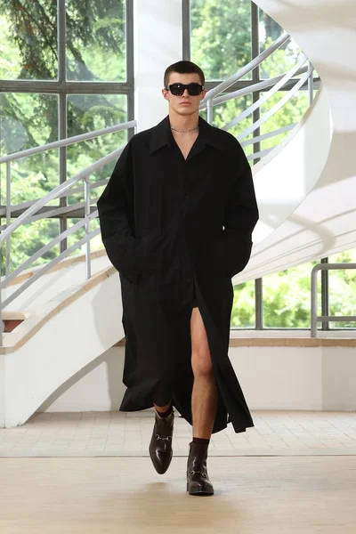 Look 18